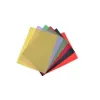 Feuilles de papier de soie colorées empilées pour activités manuelles