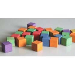 Cubes colorés en bois recyclé