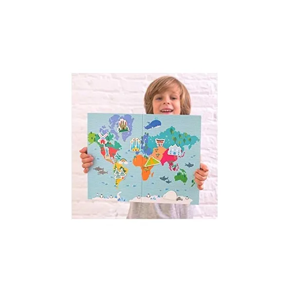Enfant plaçant un magnet monument sur la carte du monde aimantée