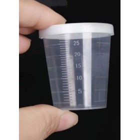 Lot de 5 récipients gradués de 30 ml avec bouchons. Hauteur 4 cm.